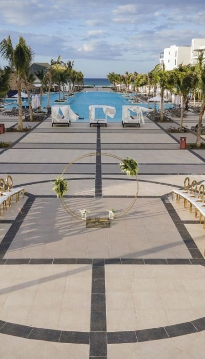 main-square-Ocean-Eden-Bay-2
